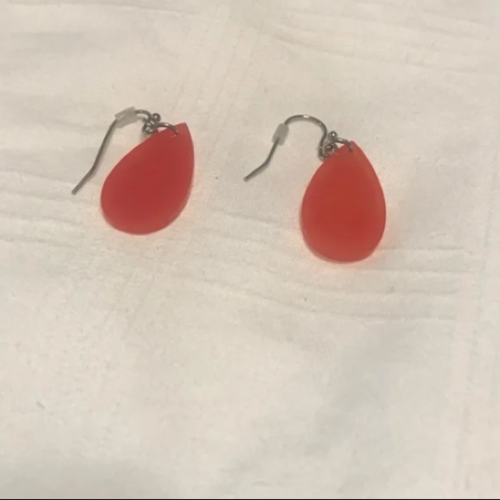 Solid earrings
